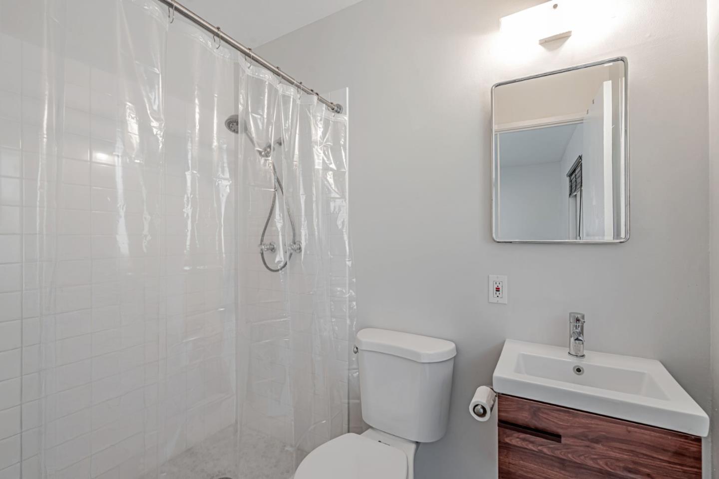 Detail Gallery Image 25 of 38 For 85 Park Cir, Sausalito,  CA 94965 - 3 Beds | 2 Baths