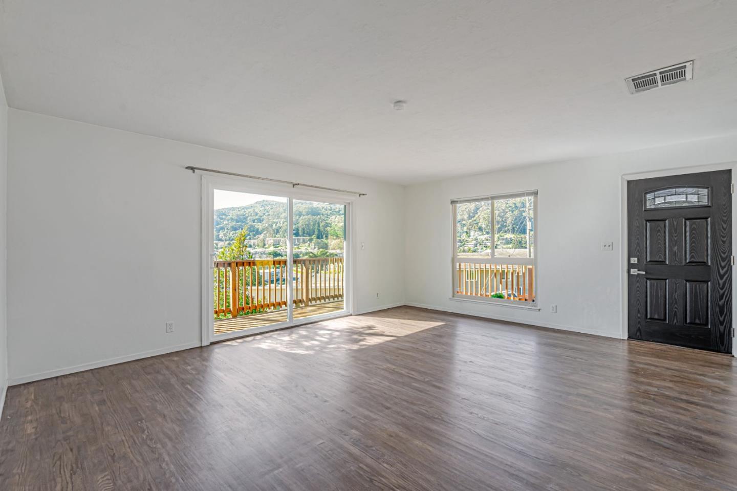 Detail Gallery Image 5 of 38 For 85 Park Cir, Sausalito,  CA 94965 - 3 Beds | 2 Baths