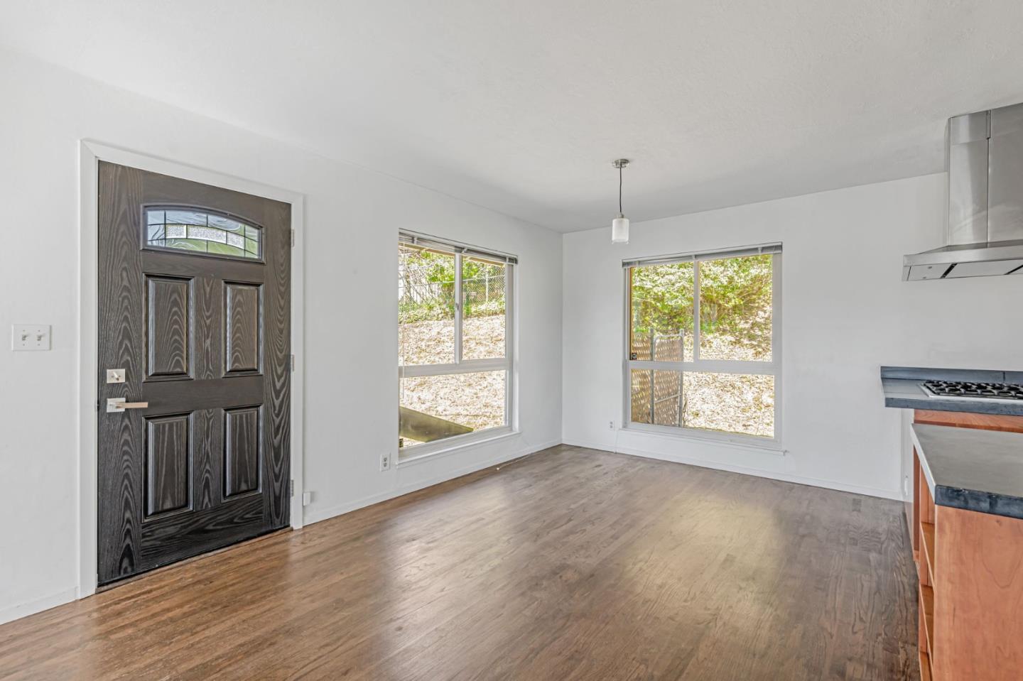 Detail Gallery Image 9 of 38 For 85 Park Cir, Sausalito,  CA 94965 - 3 Beds | 2 Baths