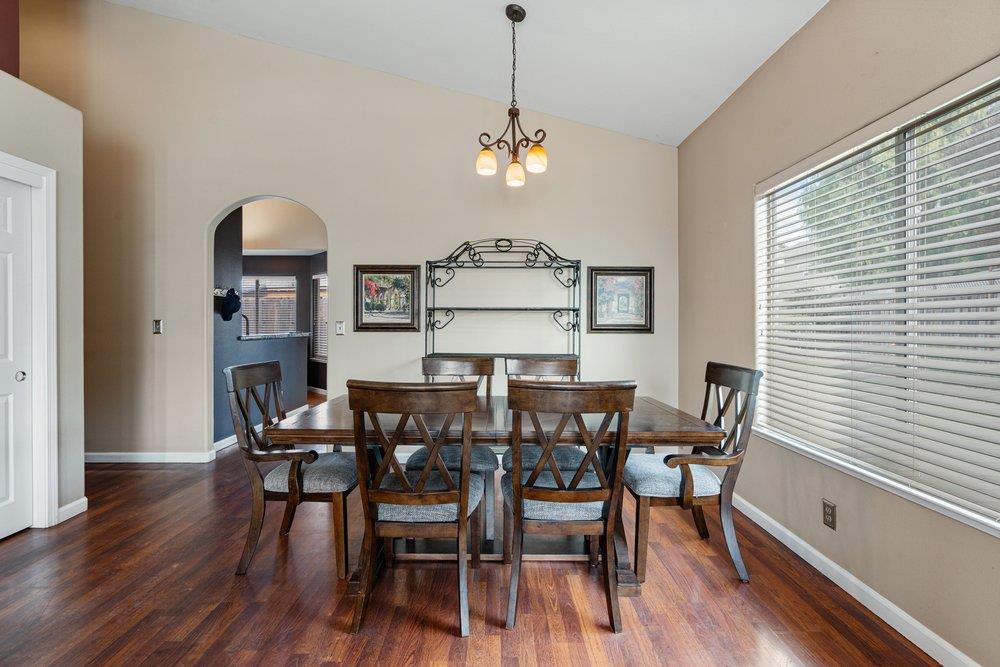 Detail Gallery Image 11 of 56 For 161 Amber Ct, Hollister,  CA 95023 - 3 Beds | 2 Baths