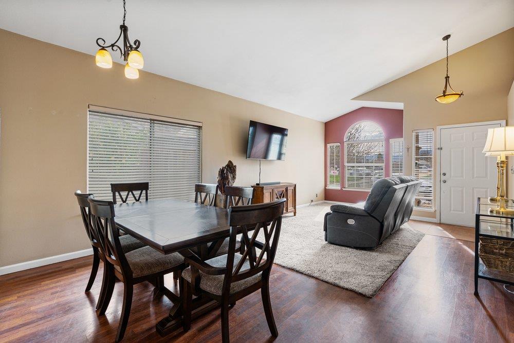 Detail Gallery Image 12 of 56 For 161 Amber Ct, Hollister,  CA 95023 - 3 Beds | 2 Baths