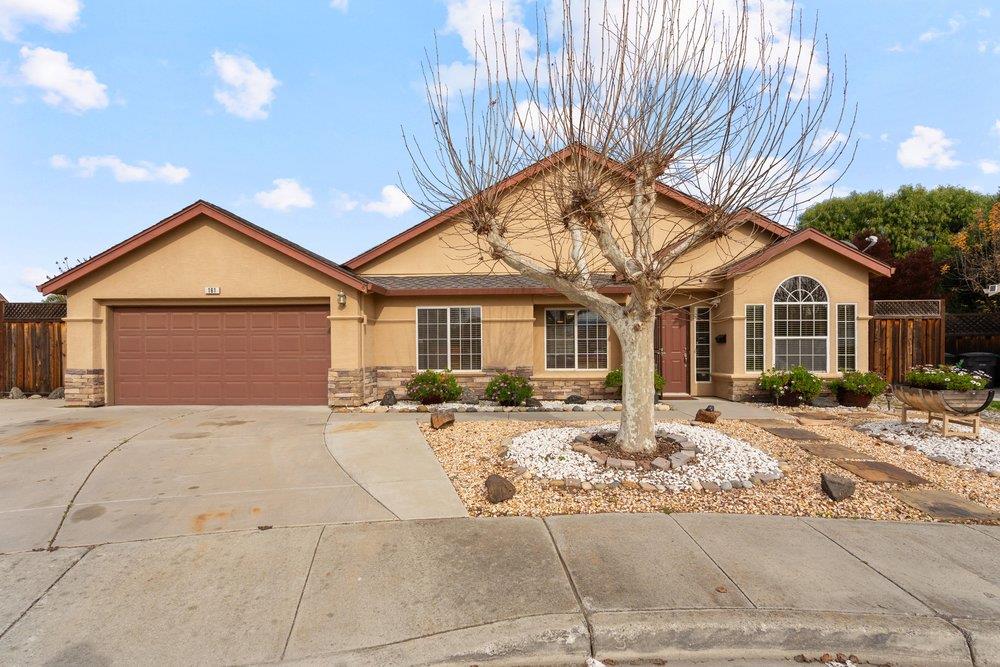 Detail Gallery Image 2 of 56 For 161 Amber Ct, Hollister,  CA 95023 - 3 Beds | 2 Baths