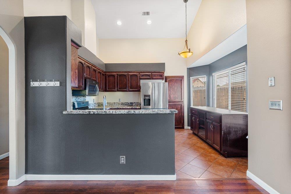 Detail Gallery Image 31 of 56 For 161 Amber Ct, Hollister,  CA 95023 - 3 Beds | 2 Baths