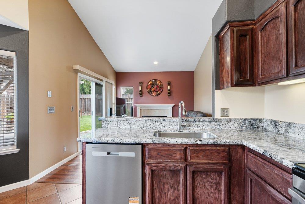 Detail Gallery Image 35 of 56 For 161 Amber Ct, Hollister,  CA 95023 - 3 Beds | 2 Baths