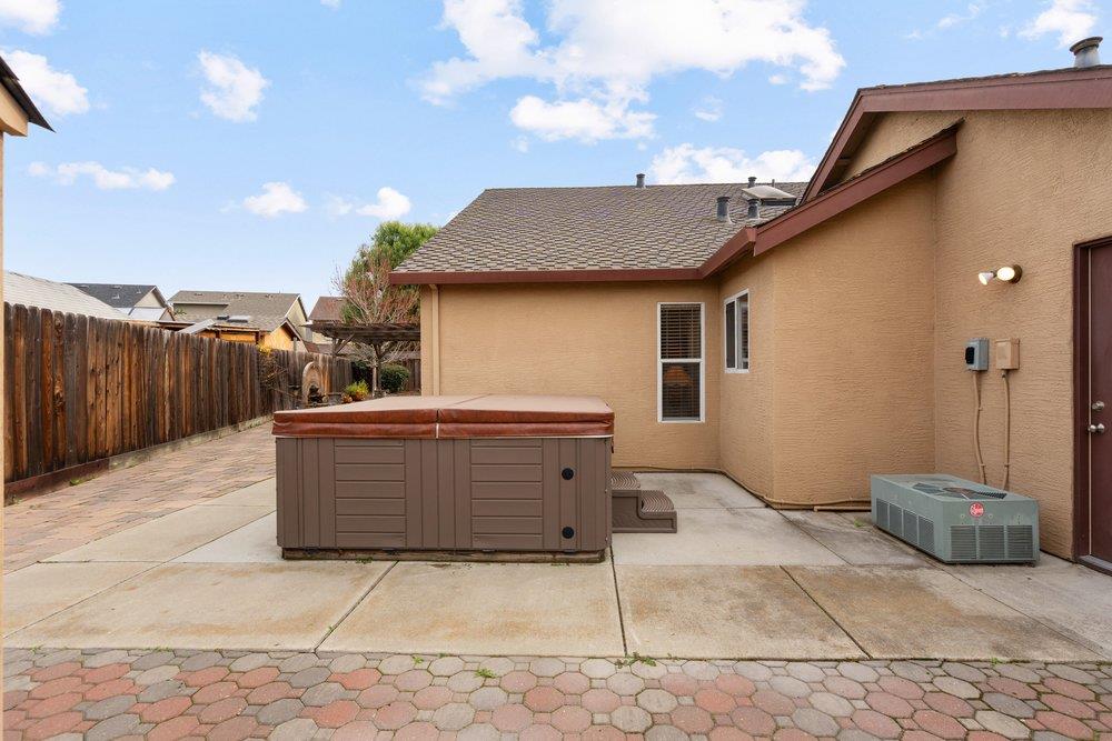 Detail Gallery Image 43 of 56 For 161 Amber Ct, Hollister,  CA 95023 - 3 Beds | 2 Baths