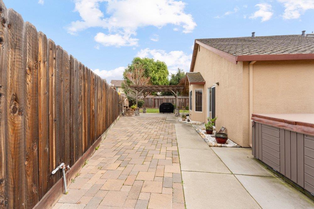 Detail Gallery Image 44 of 56 For 161 Amber Ct, Hollister,  CA 95023 - 3 Beds | 2 Baths