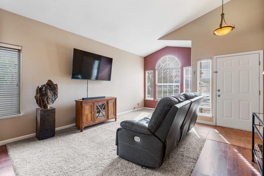 Detail Gallery Image 9 of 56 For 161 Amber Ct, Hollister,  CA 95023 - 3 Beds | 2 Baths