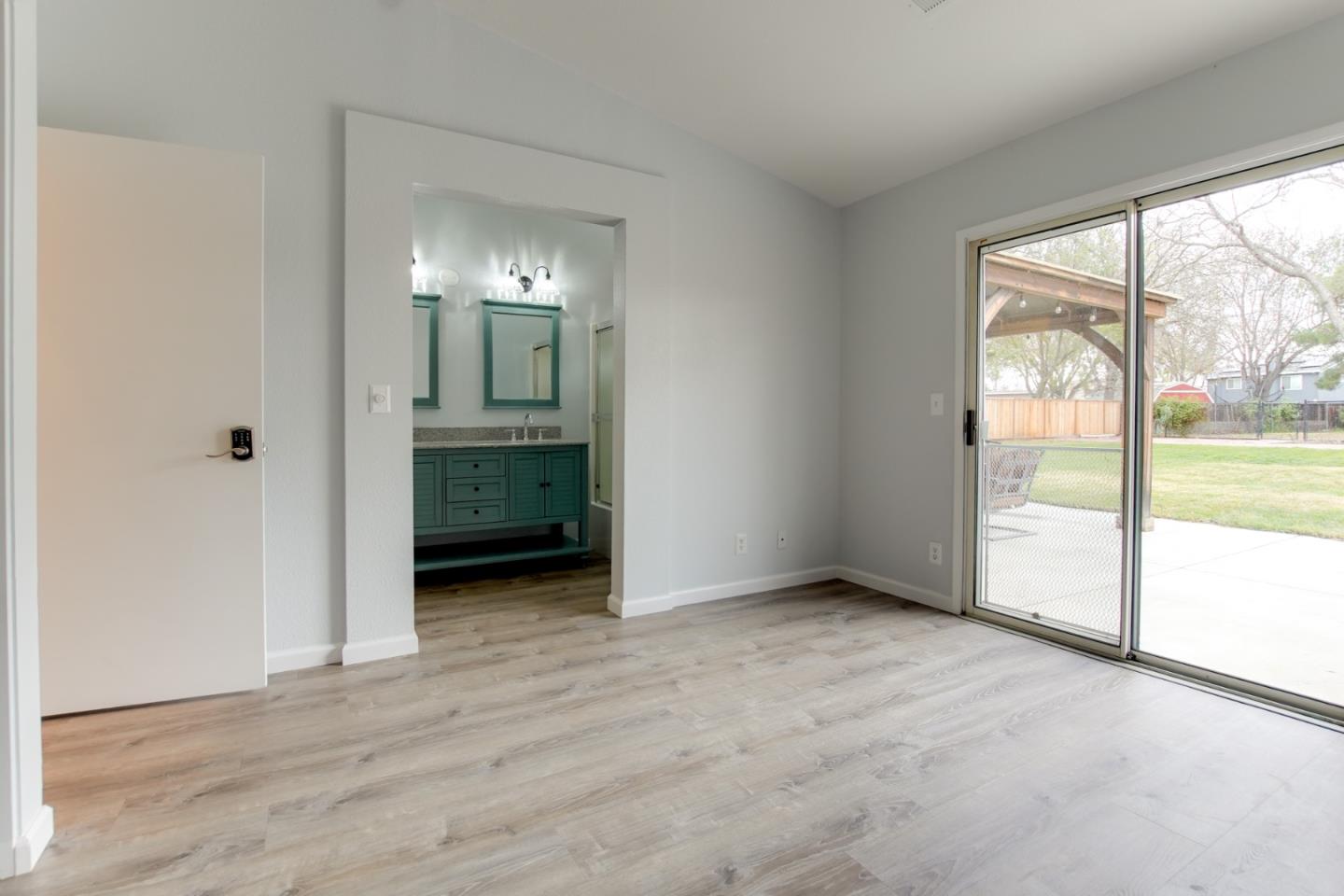 Detail Gallery Image 10 of 28 For 2041 Evelyns Dr, Hollister,  CA 95023 - 4 Beds | 2 Baths