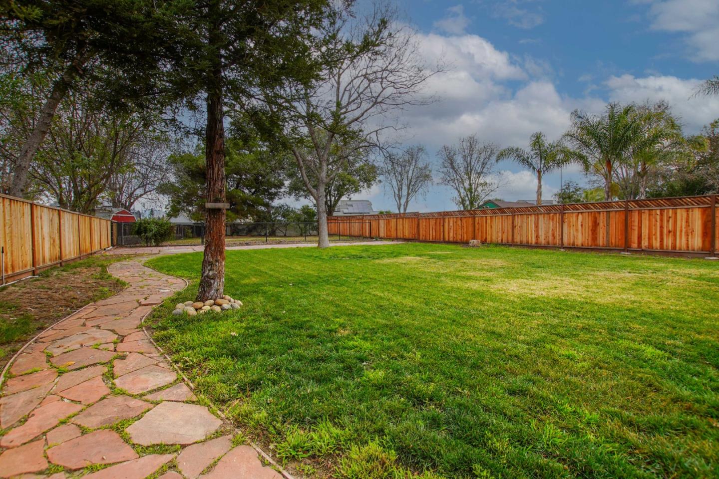 Detail Gallery Image 18 of 28 For 2041 Evelyns Dr, Hollister,  CA 95023 - 4 Beds | 2 Baths