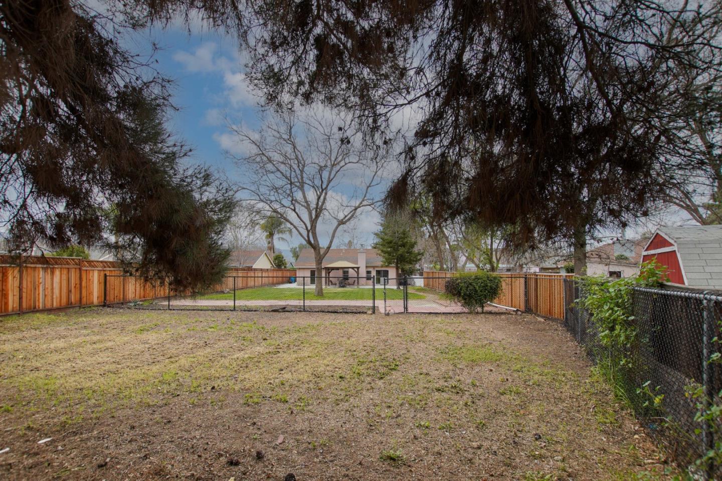 Detail Gallery Image 21 of 28 For 2041 Evelyns Dr, Hollister,  CA 95023 - 4 Beds | 2 Baths