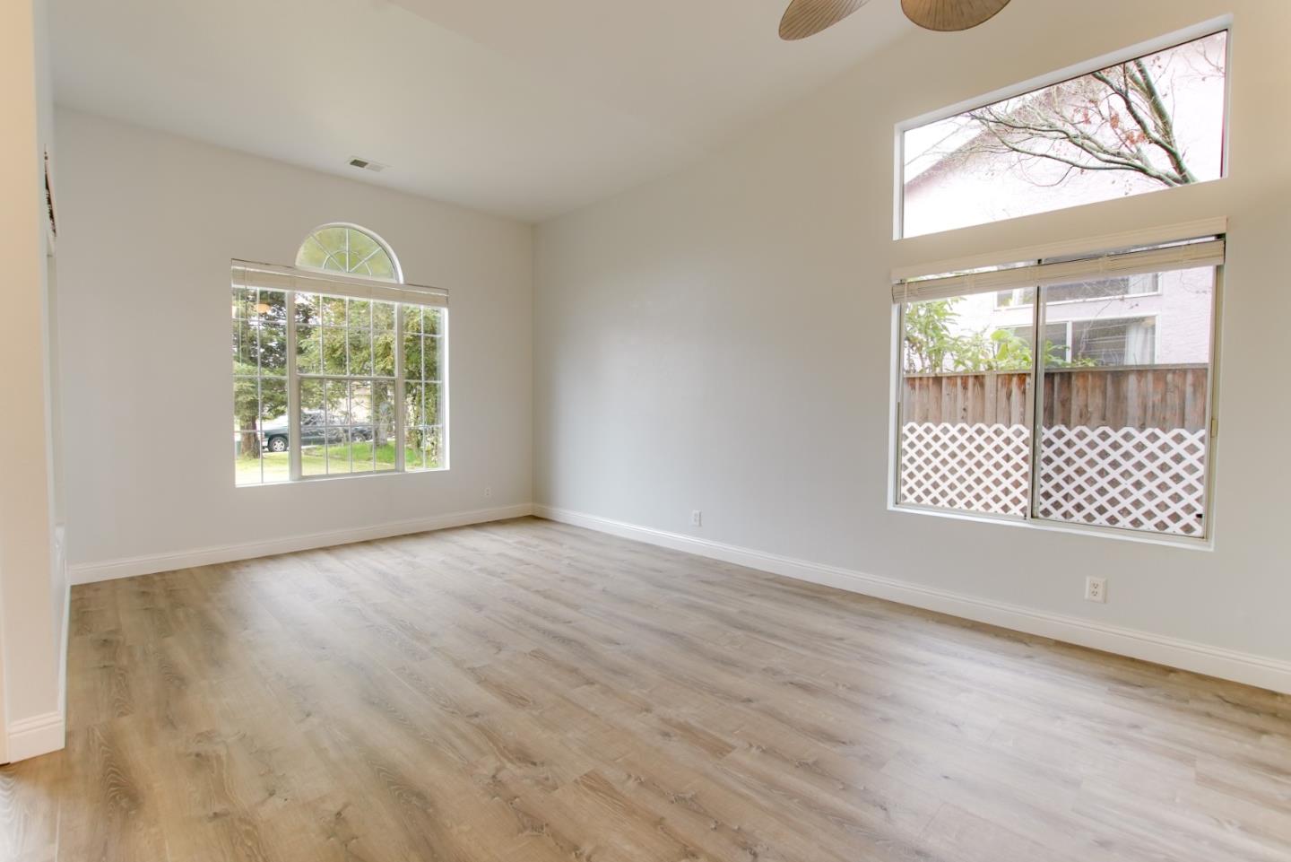 Detail Gallery Image 5 of 28 For 2041 Evelyns Dr, Hollister,  CA 95023 - 4 Beds | 2 Baths