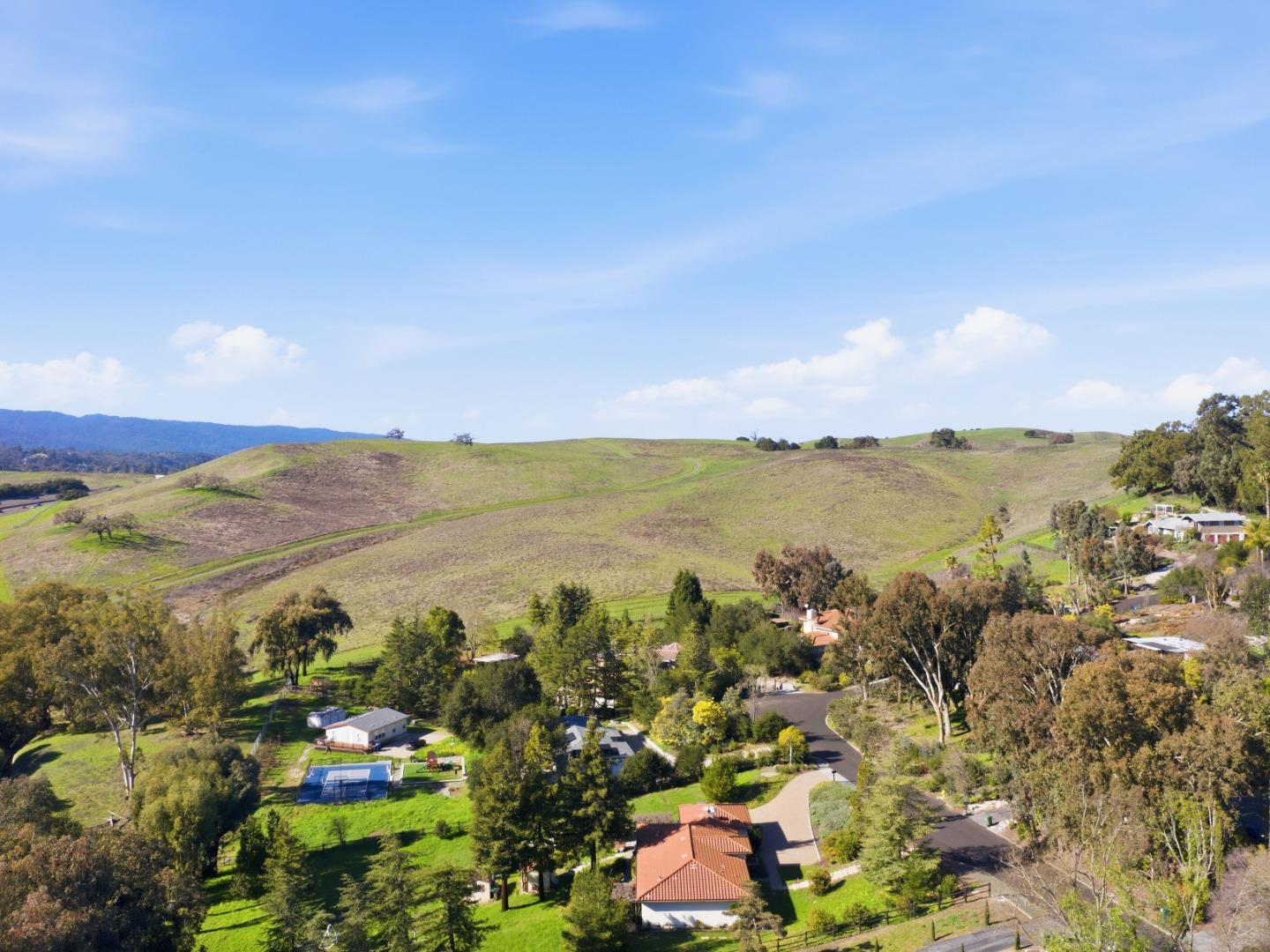 Detail Gallery Image 36 of 36 For 28266 Christopher Ln, Los Altos Hills,  CA 94022 - 4 Beds | 3/1 Baths