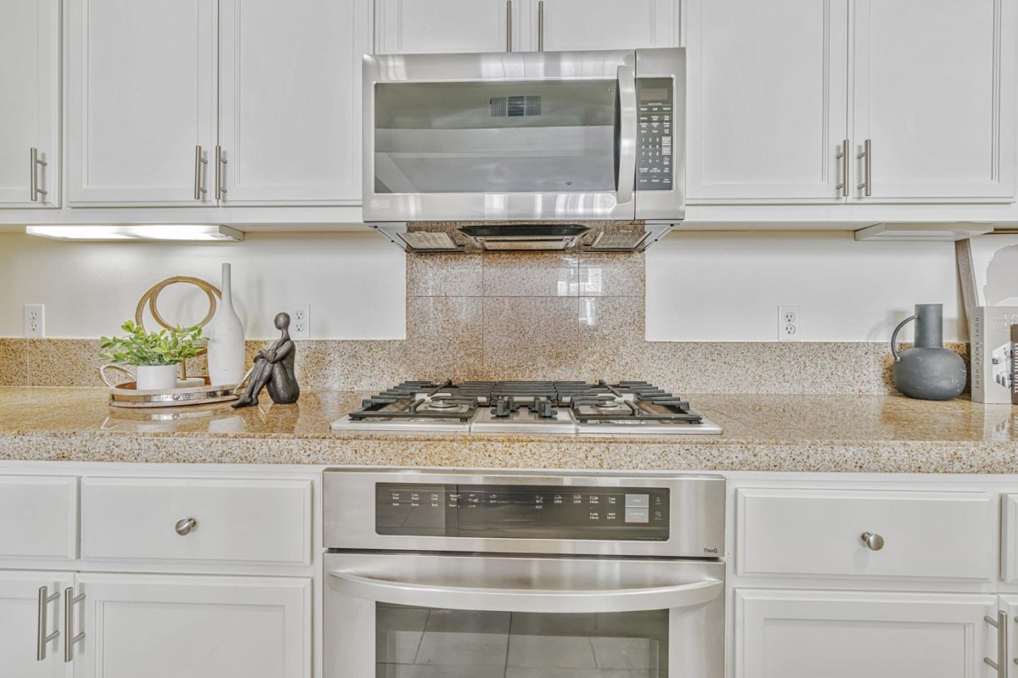 Detail Gallery Image 11 of 38 For 100 Live Oak Way #104,  Belmont,  CA 94002 - 2 Beds | 2/1 Baths