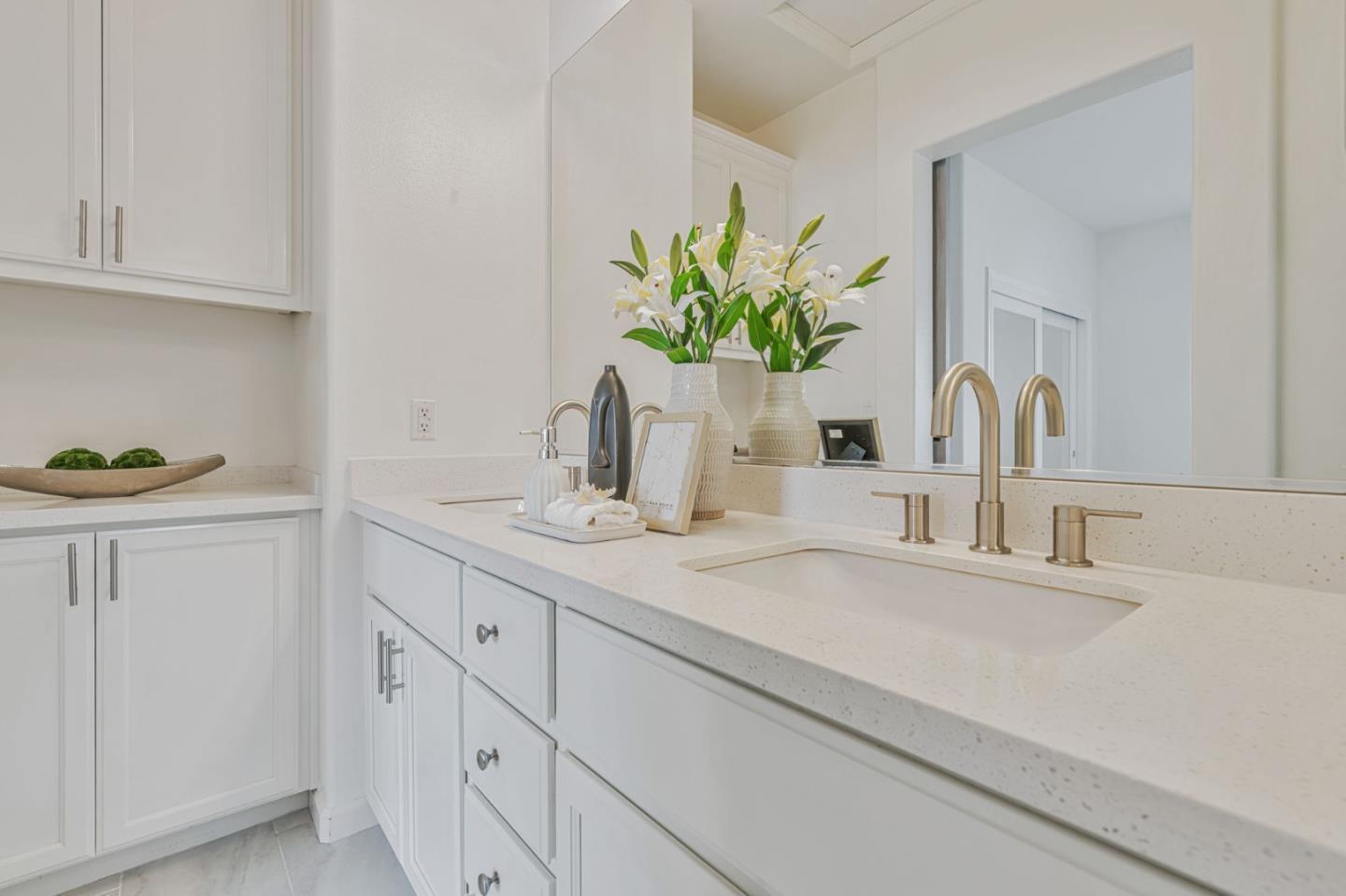 Detail Gallery Image 16 of 38 For 100 Live Oak Way #104,  Belmont,  CA 94002 - 2 Beds | 2/1 Baths