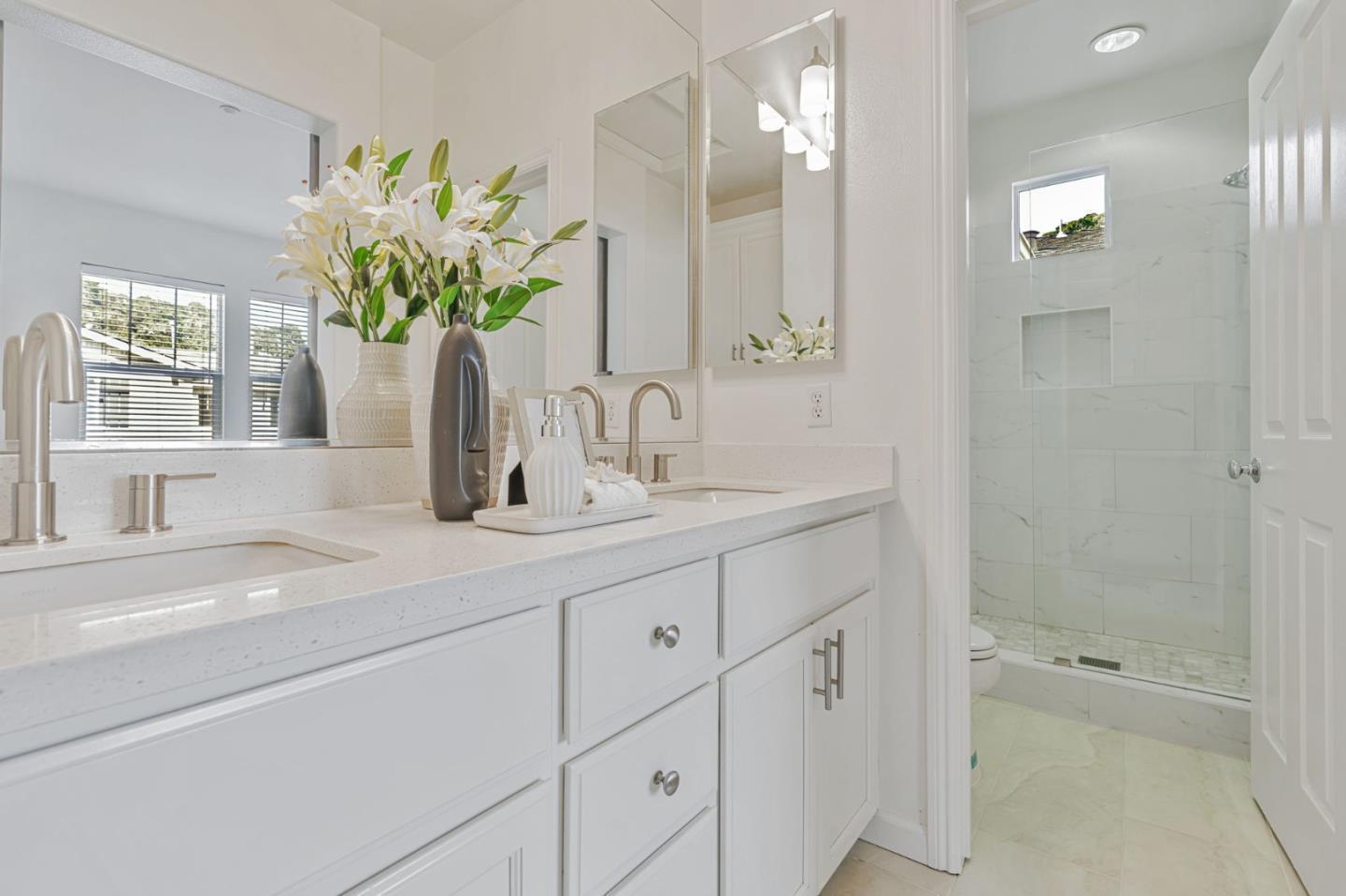 Detail Gallery Image 17 of 38 For 100 Live Oak Way #104,  Belmont,  CA 94002 - 2 Beds | 2/1 Baths