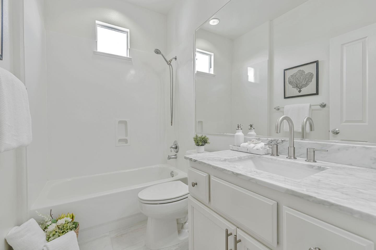 Detail Gallery Image 18 of 38 For 100 Live Oak Way #104,  Belmont,  CA 94002 - 2 Beds | 2/1 Baths
