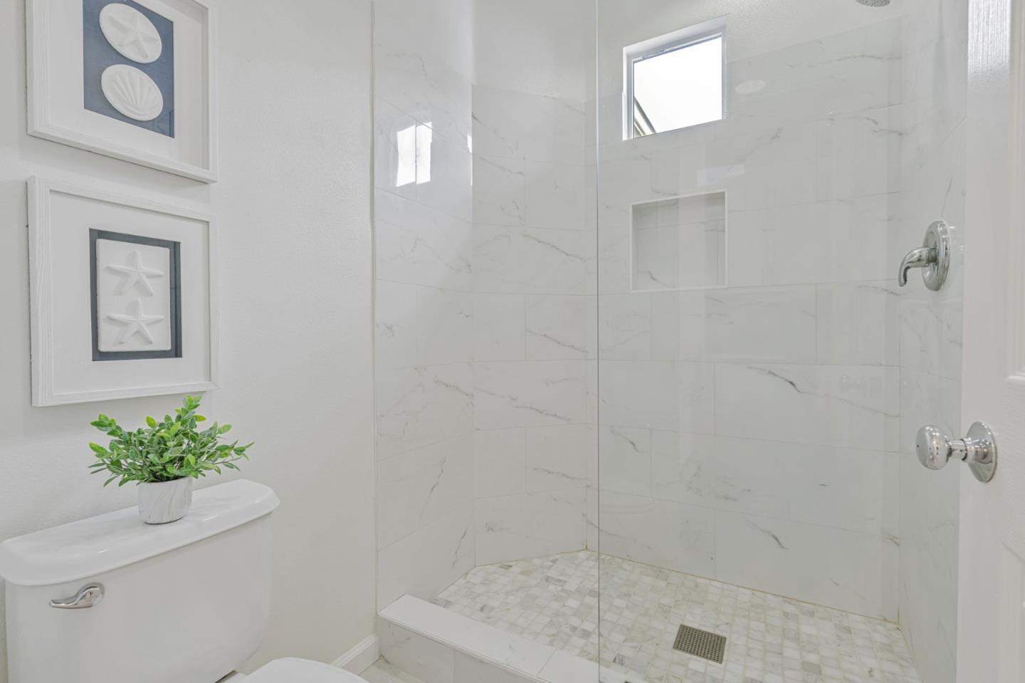 Detail Gallery Image 19 of 38 For 100 Live Oak Way #104,  Belmont,  CA 94002 - 2 Beds | 2/1 Baths