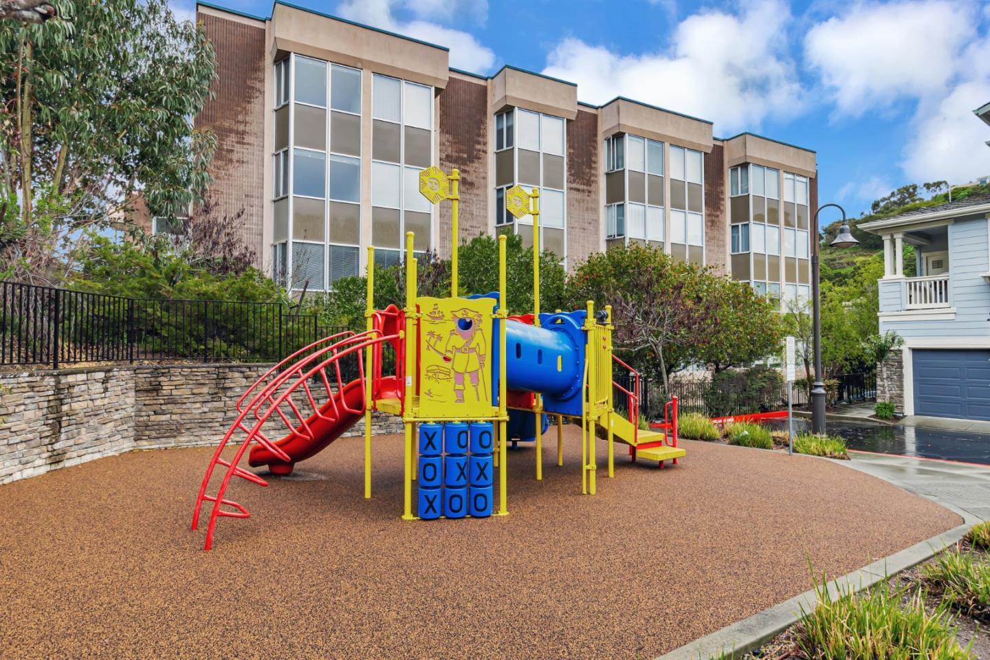 Detail Gallery Image 36 of 38 For 100 Live Oak Way #104,  Belmont,  CA 94002 - 2 Beds | 2/1 Baths