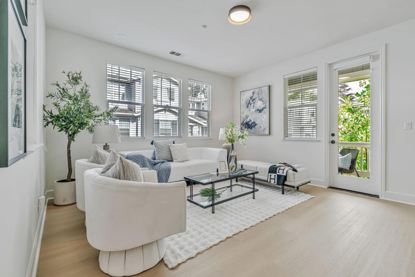 Detail Gallery Image 4 of 38 For 100 Live Oak Way #104,  Belmont,  CA 94002 - 2 Beds | 2/1 Baths