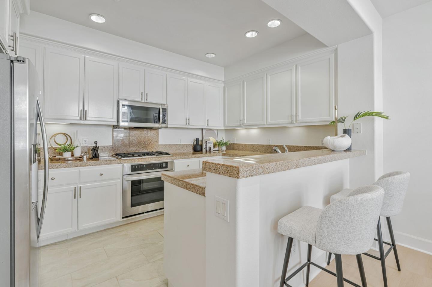 Detail Gallery Image 8 of 38 For 100 Live Oak Way #104,  Belmont,  CA 94002 - 2 Beds | 2/1 Baths