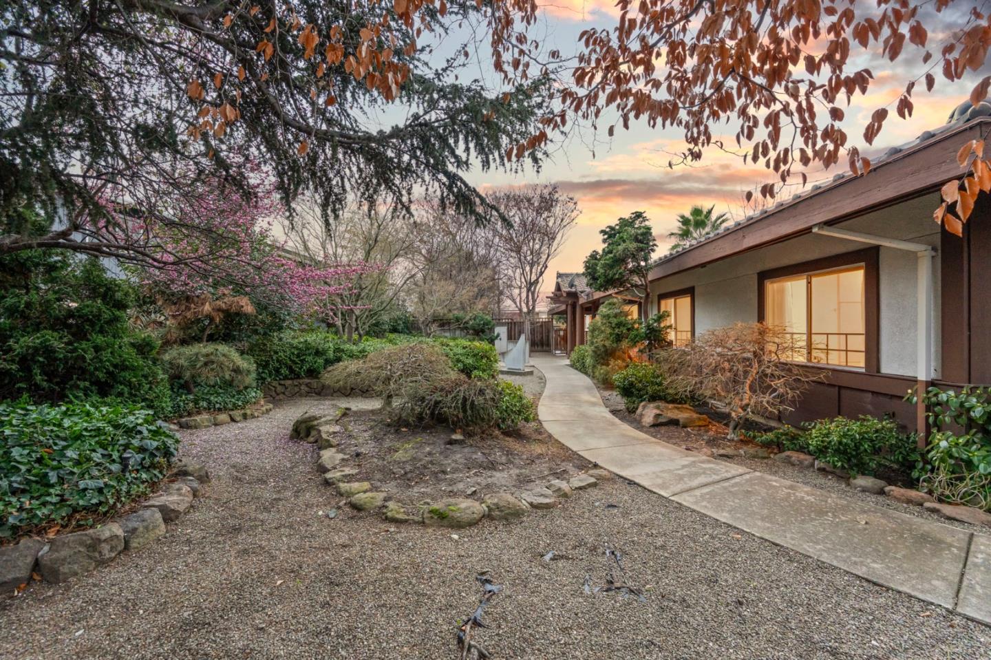 Detail Gallery Image 12 of 104 For 24952 Cypress Ave, Hayward,  CA 94544 - – Beds | – Baths