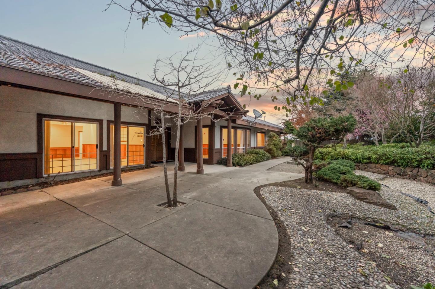 Detail Gallery Image 14 of 104 For 24952 Cypress Ave, Hayward,  CA 94544 - – Beds | – Baths