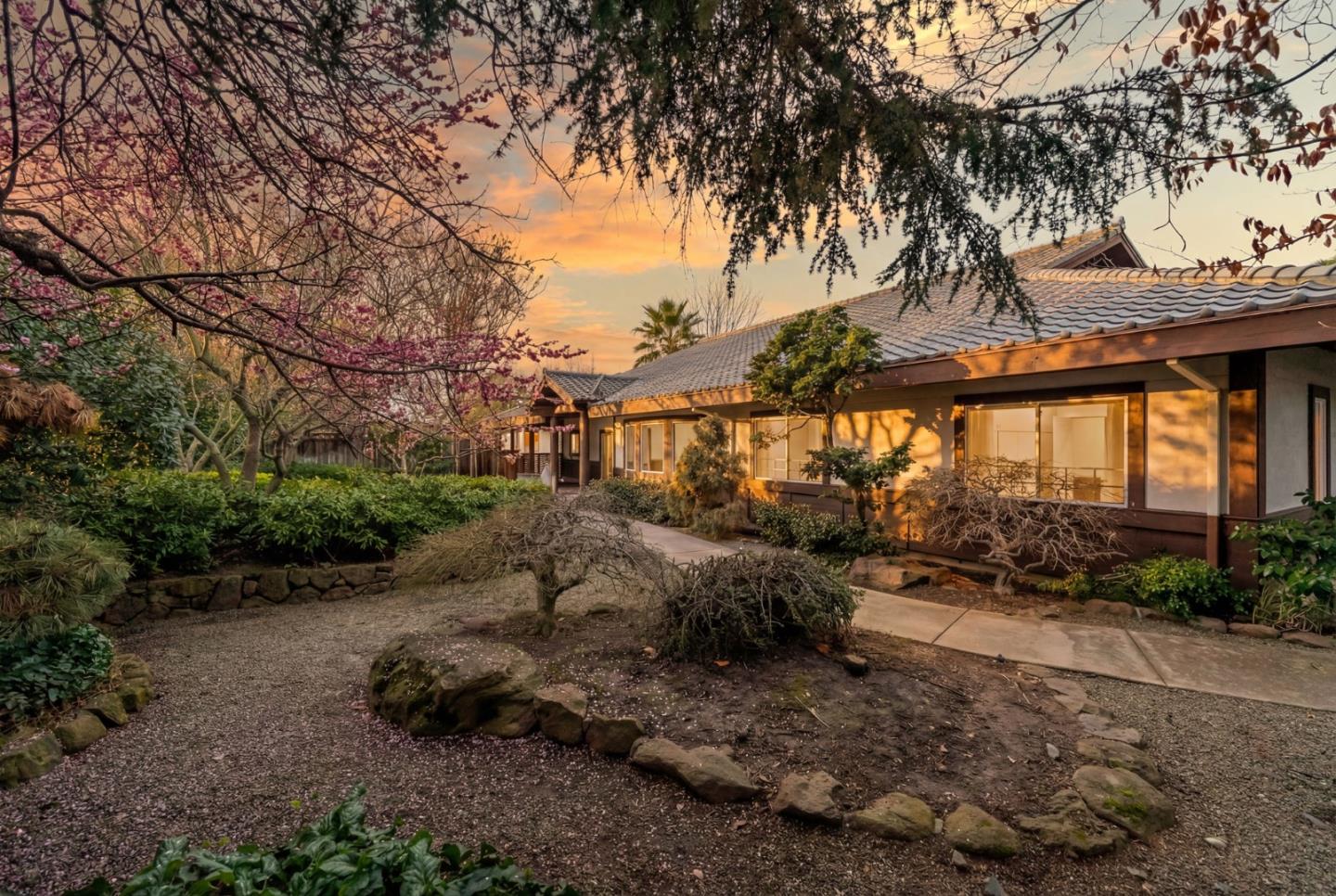 Detail Gallery Image 5 of 104 For 24952 Cypress Ave, Hayward,  CA 94544 - – Beds | – Baths