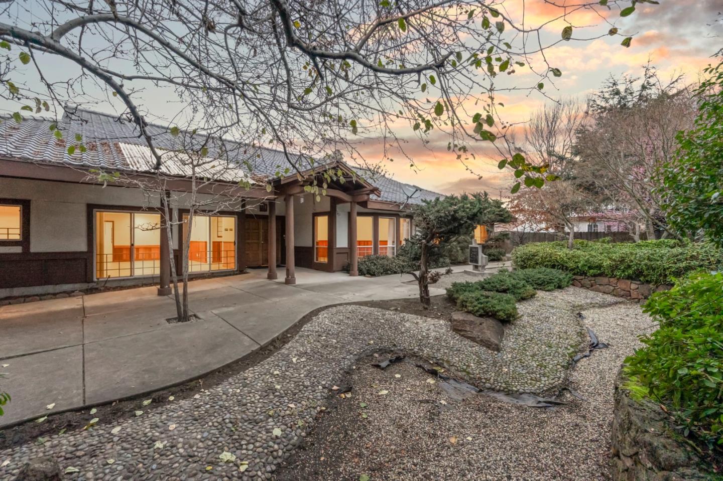 Detail Gallery Image 7 of 104 For 24952 Cypress Ave, Hayward,  CA 94544 - – Beds | – Baths