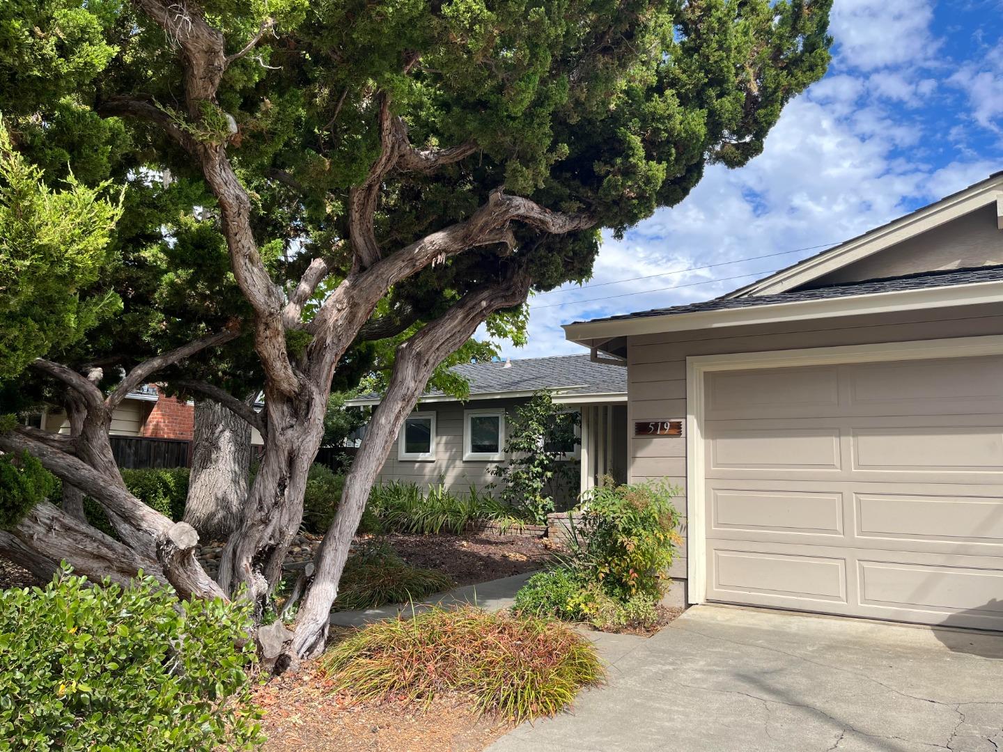 Detail Gallery Image 2 of 21 For 519 Drucilla Dr, Mountain View,  CA 94040 - 3 Beds | 2 Baths