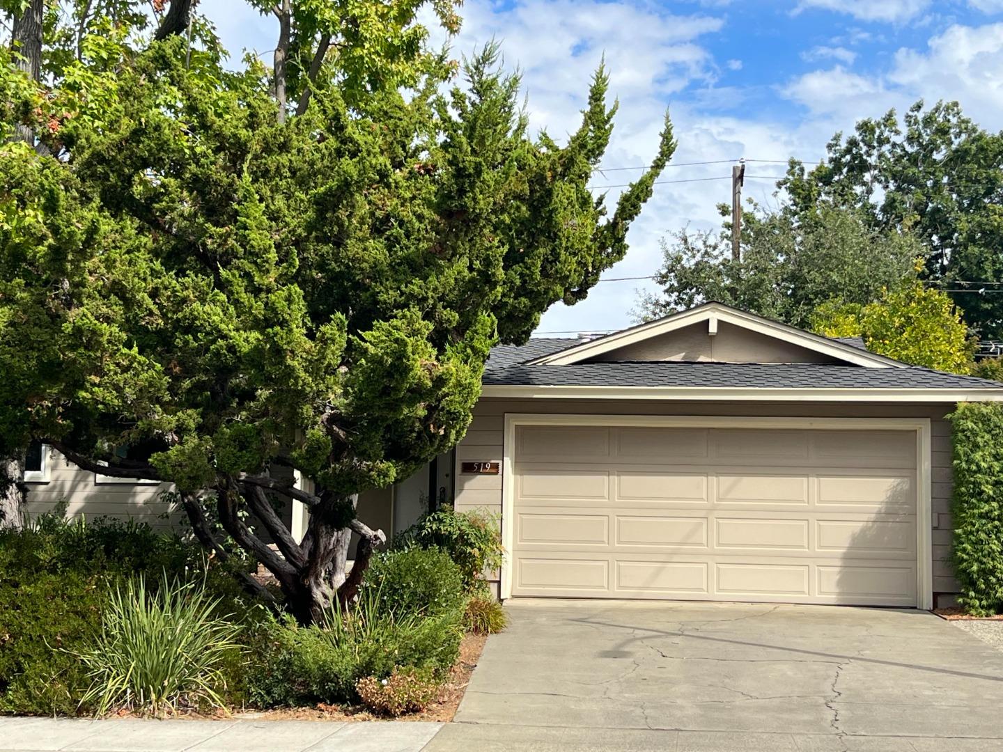 Detail Gallery Image 3 of 21 For 519 Drucilla Dr, Mountain View,  CA 94040 - 3 Beds | 2 Baths