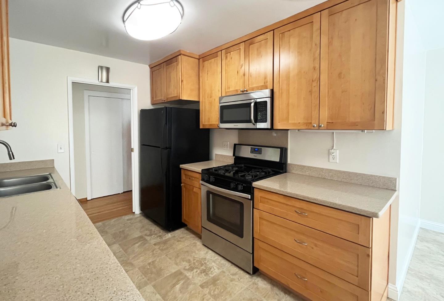 Detail Gallery Image 5 of 21 For 519 Drucilla Dr, Mountain View,  CA 94040 - 3 Beds | 2 Baths