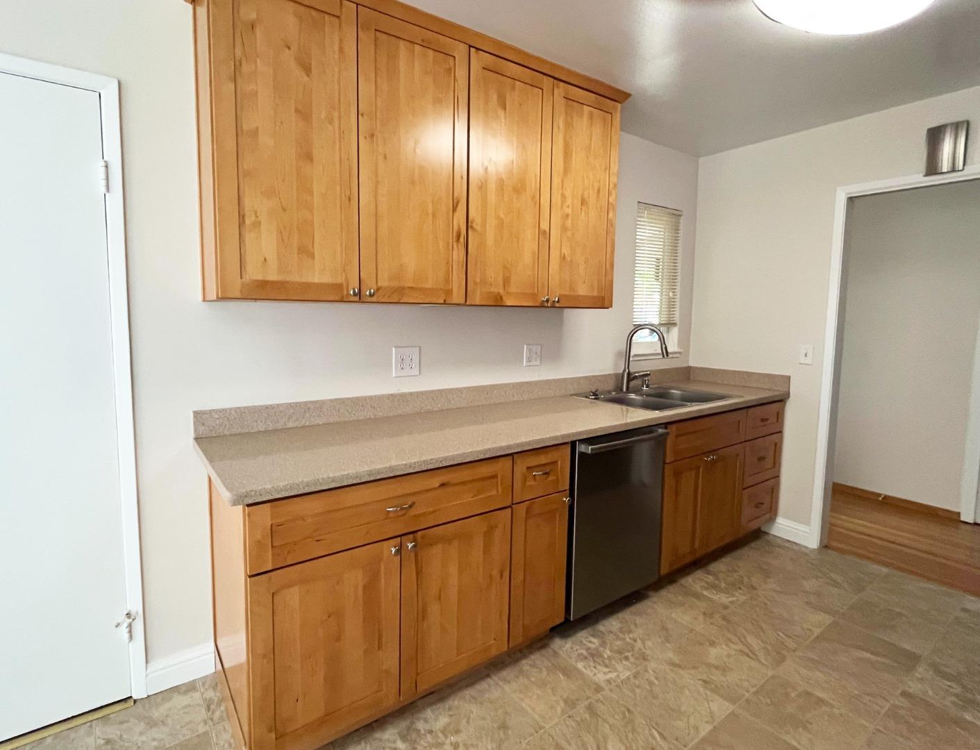 Detail Gallery Image 6 of 21 For 519 Drucilla Dr, Mountain View,  CA 94040 - 3 Beds | 2 Baths