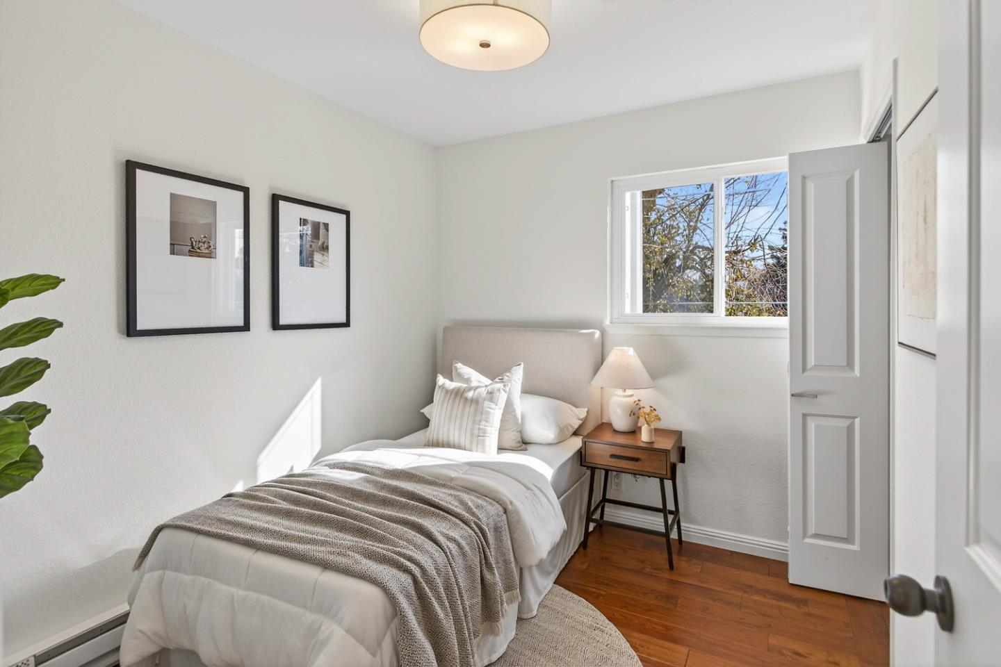 Detail Gallery Image 12 of 20 For 83 Devonshire Ave #7,  Mountain View,  CA 94043 - 3 Beds | 1/1 Baths