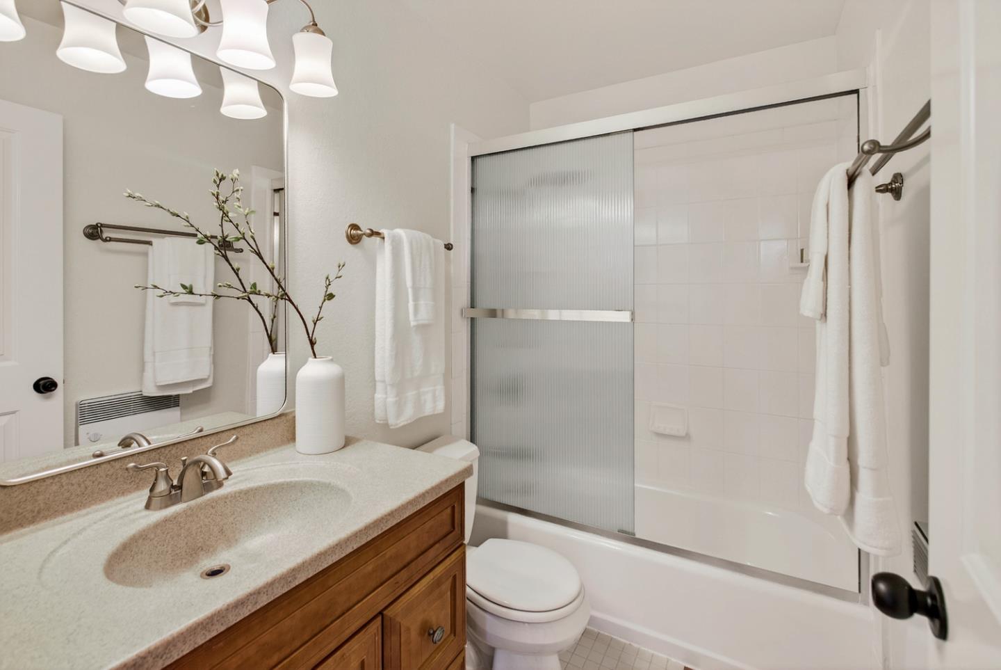 Detail Gallery Image 13 of 20 For 83 Devonshire Ave #7,  Mountain View,  CA 94043 - 3 Beds | 1/1 Baths