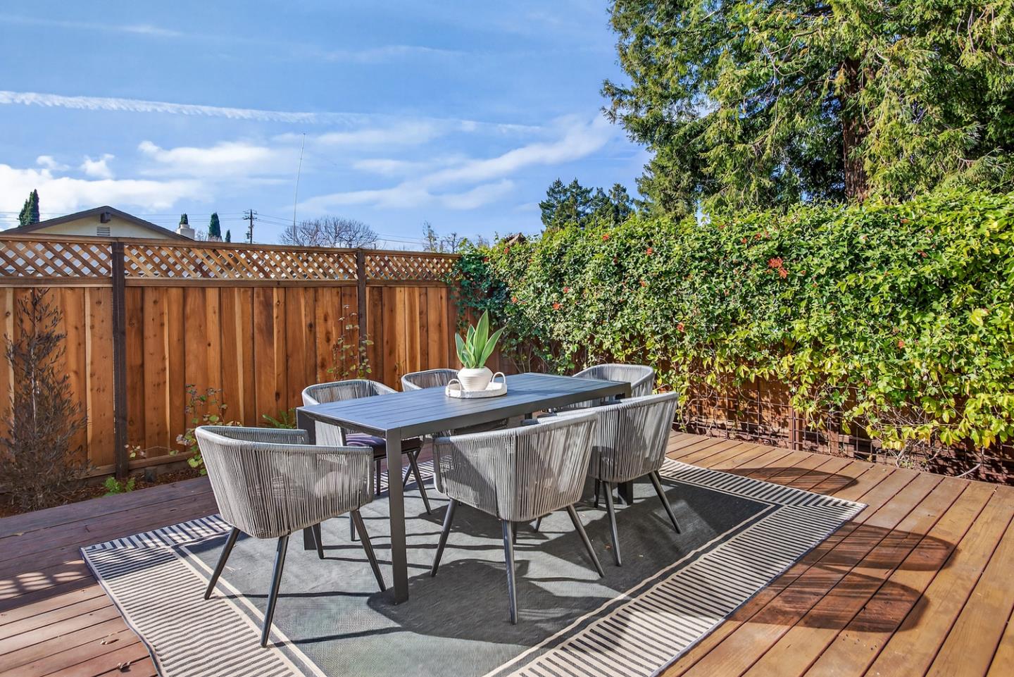 Detail Gallery Image 15 of 20 For 83 Devonshire Ave #7,  Mountain View,  CA 94043 - 3 Beds | 1/1 Baths