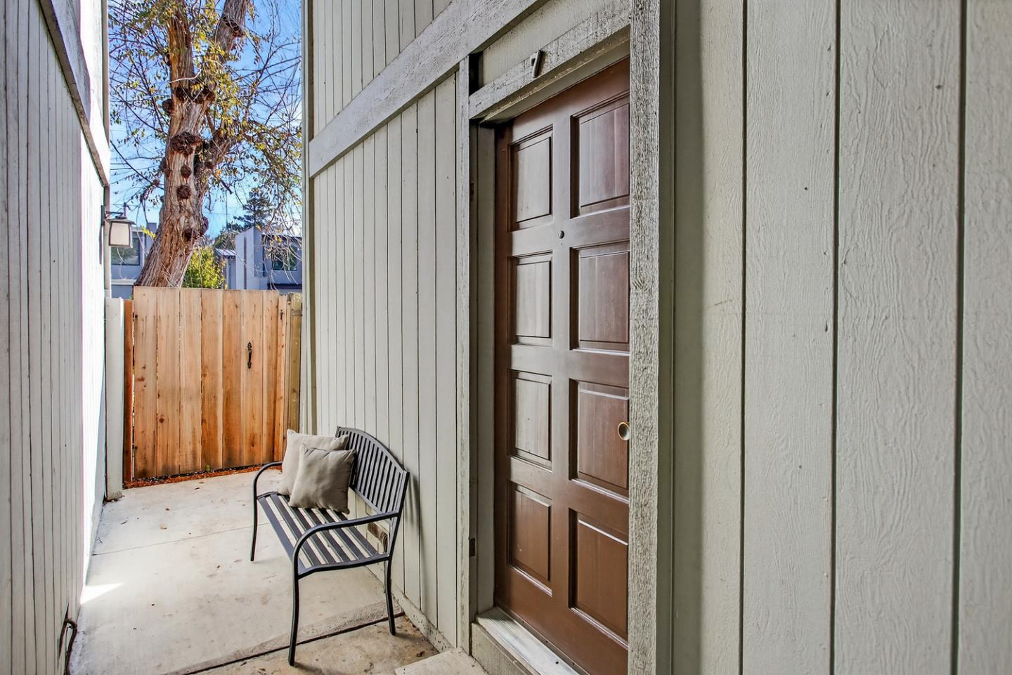 Detail Gallery Image 2 of 20 For 83 Devonshire Ave #7,  Mountain View,  CA 94043 - 3 Beds | 1/1 Baths