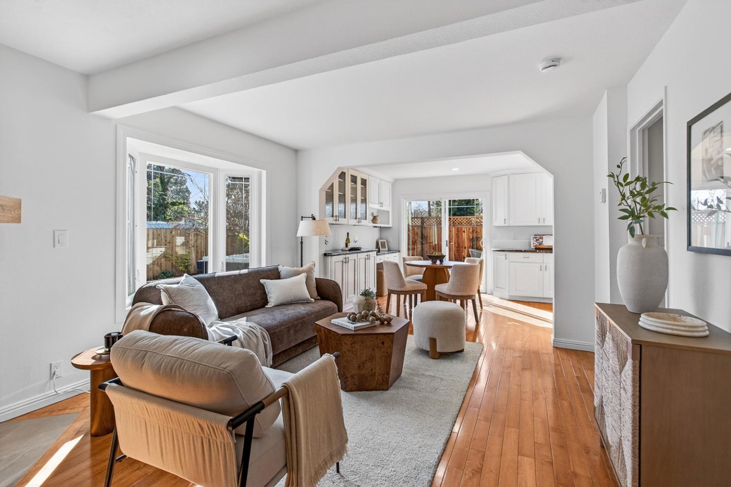 Detail Gallery Image 3 of 20 For 83 Devonshire Ave #7,  Mountain View,  CA 94043 - 3 Beds | 1/1 Baths