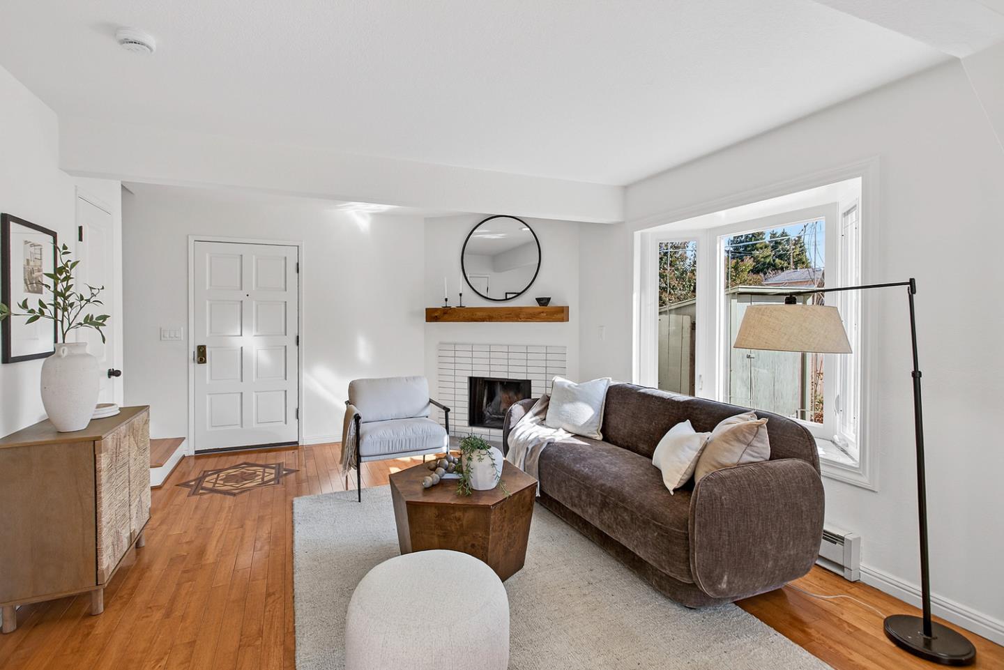 Detail Gallery Image 4 of 20 For 83 Devonshire Ave #7,  Mountain View,  CA 94043 - 3 Beds | 1/1 Baths