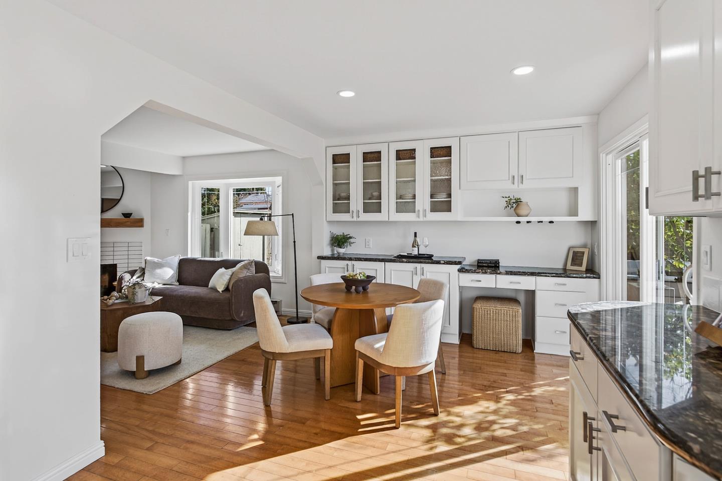 Detail Gallery Image 7 of 20 For 83 Devonshire Ave #7,  Mountain View,  CA 94043 - 3 Beds | 1/1 Baths