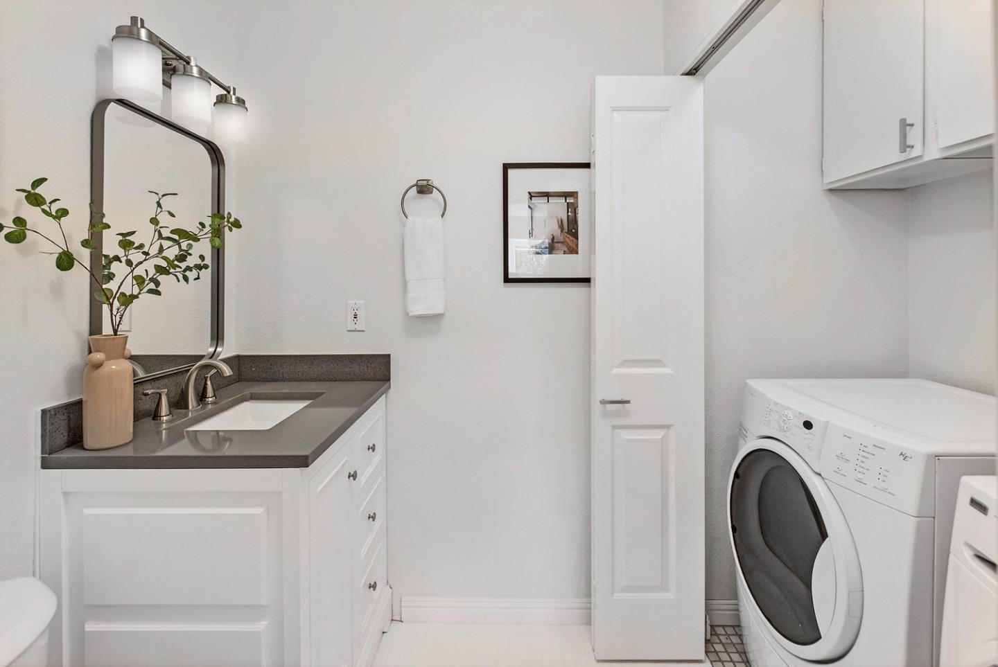 Detail Gallery Image 8 of 20 For 83 Devonshire Ave #7,  Mountain View,  CA 94043 - 3 Beds | 1/1 Baths