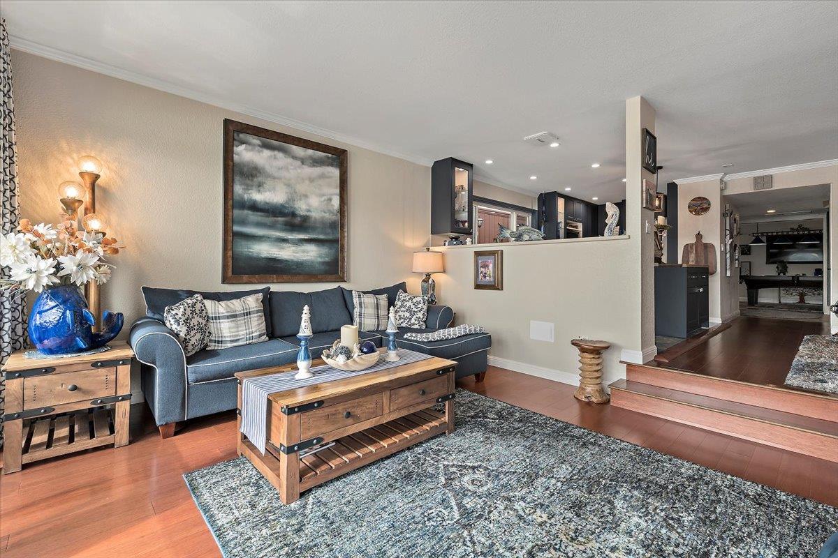 Detail Gallery Image 12 of 33 For 444 Fathom Dr, San Mateo,  CA 94404 - 4 Beds | 2/1 Baths