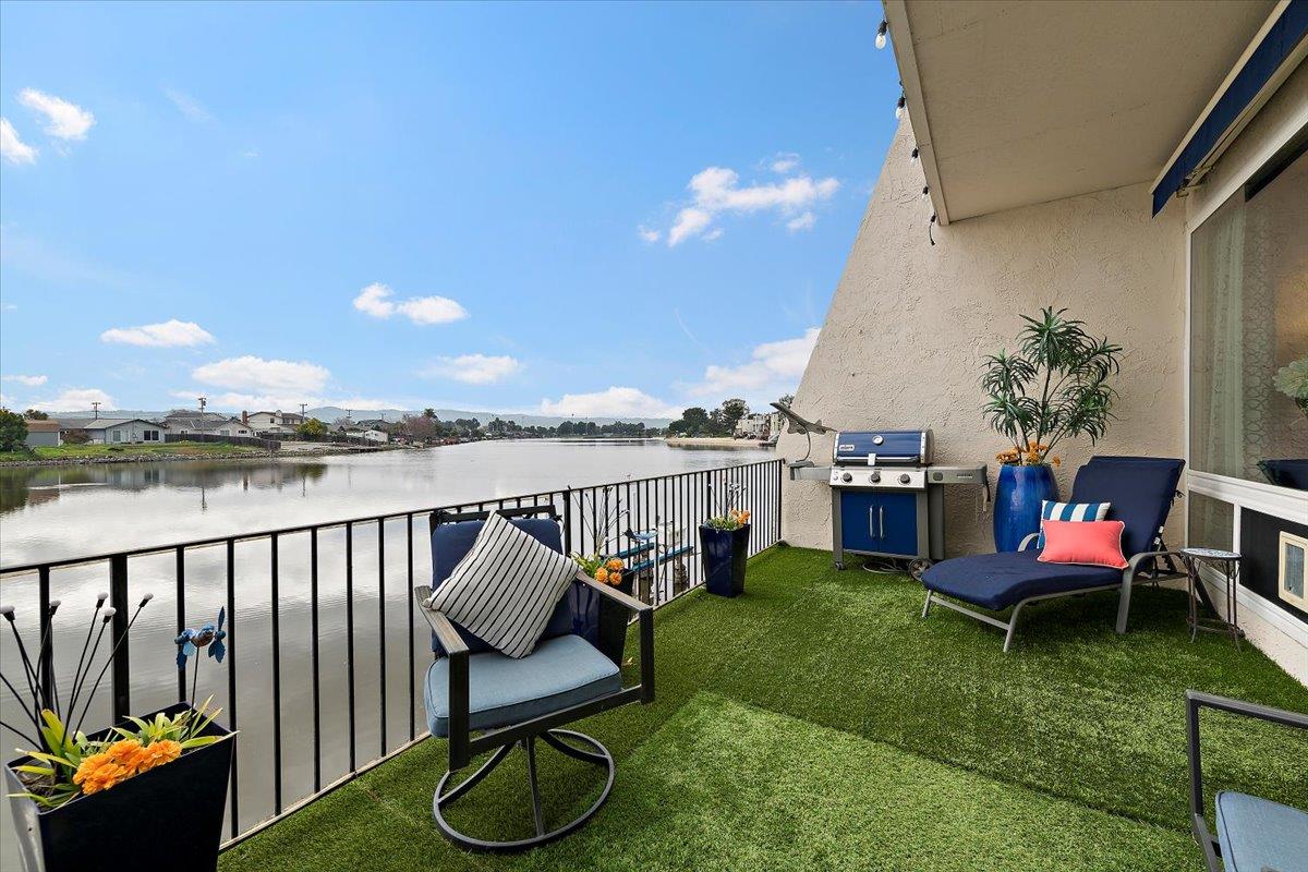 Detail Gallery Image 13 of 33 For 444 Fathom Dr, San Mateo,  CA 94404 - 4 Beds | 2/1 Baths