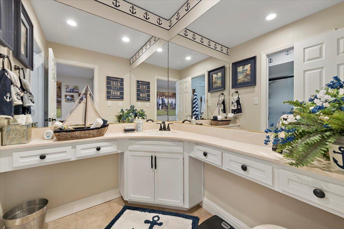 Detail Gallery Image 22 of 33 For 444 Fathom Dr, San Mateo,  CA 94404 - 4 Beds | 2/1 Baths