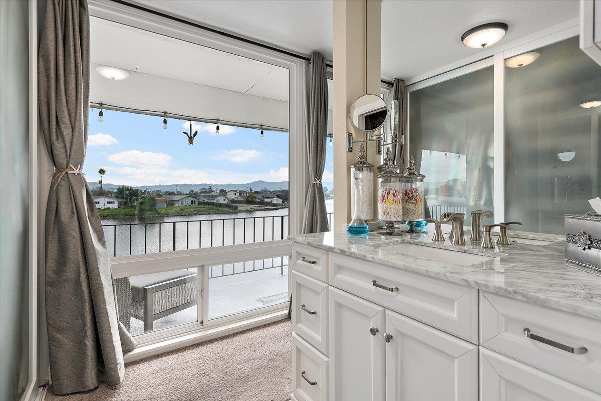 Detail Gallery Image 27 of 33 For 444 Fathom Dr, San Mateo,  CA 94404 - 4 Beds | 2/1 Baths