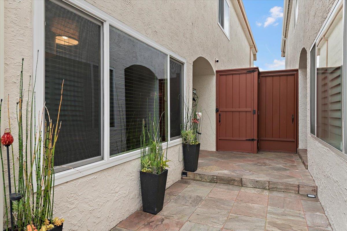 Detail Gallery Image 3 of 33 For 444 Fathom Dr, San Mateo,  CA 94404 - 4 Beds | 2/1 Baths