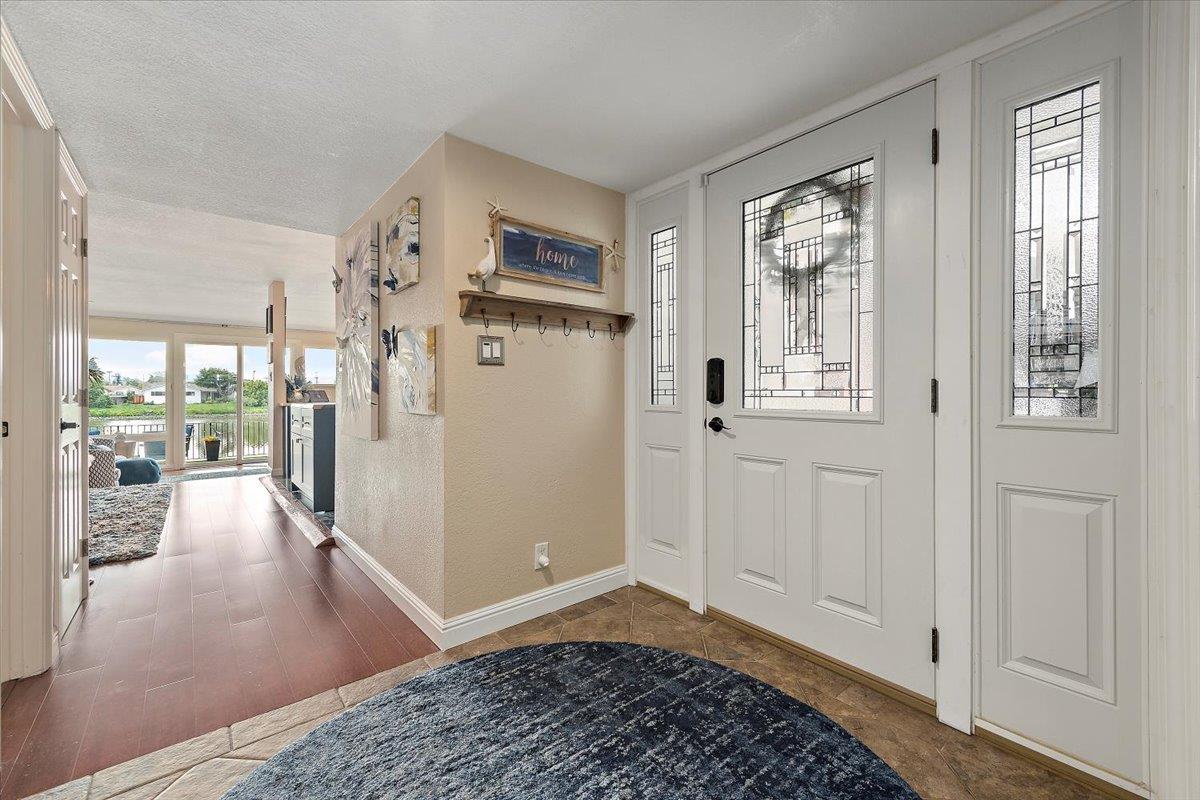 Detail Gallery Image 5 of 33 For 444 Fathom Dr, San Mateo,  CA 94404 - 4 Beds | 2/1 Baths