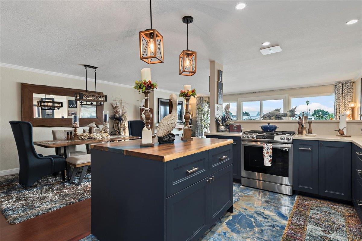 Detail Gallery Image 7 of 33 For 444 Fathom Dr, San Mateo,  CA 94404 - 4 Beds | 2/1 Baths