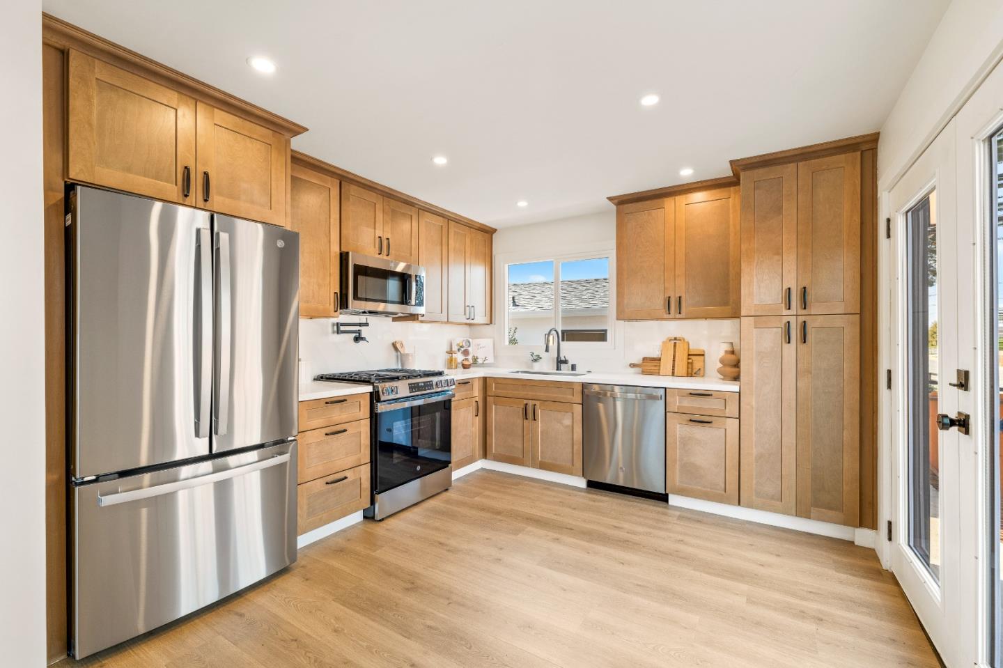 Detail Gallery Image 17 of 52 For 1965 Luzern St, Seaside,  CA 93955 - 3 Beds | 2 Baths