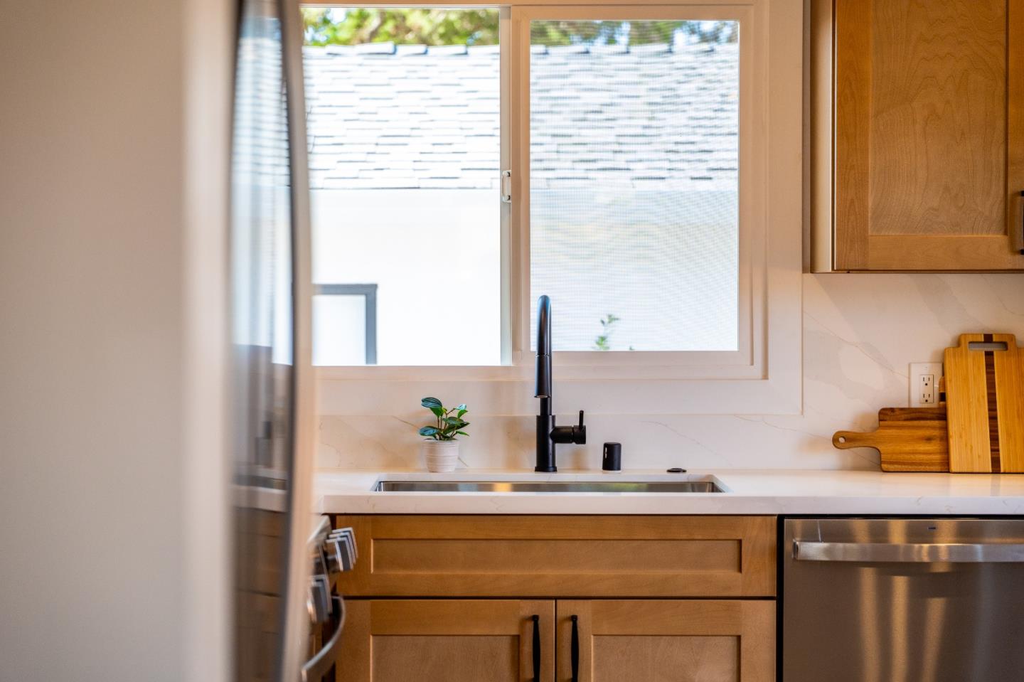 Detail Gallery Image 19 of 52 For 1965 Luzern St, Seaside,  CA 93955 - 3 Beds | 2 Baths