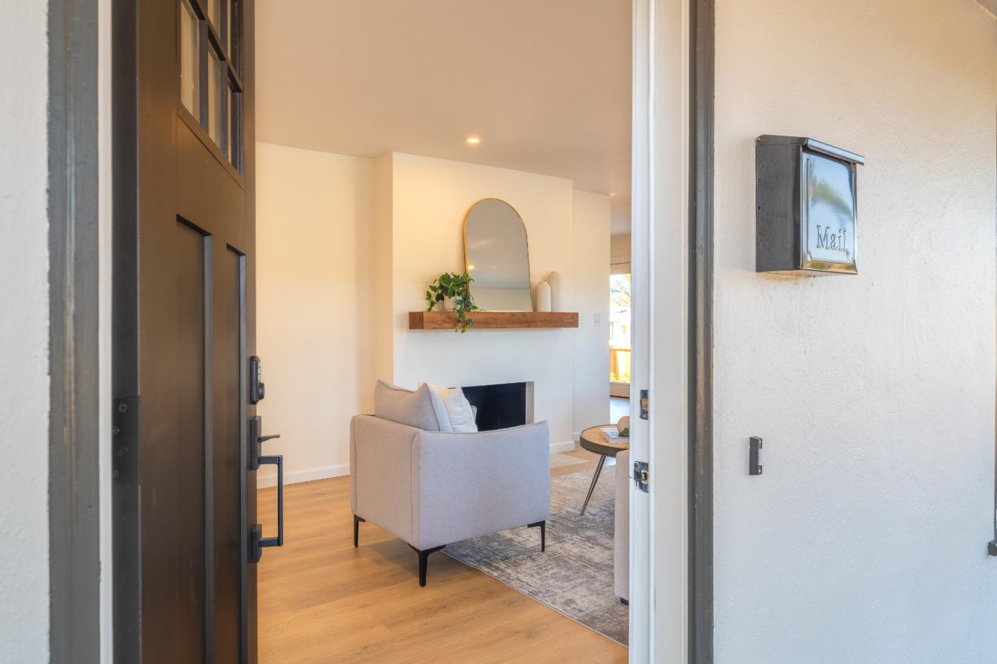 Detail Gallery Image 5 of 52 For 1965 Luzern St, Seaside,  CA 93955 - 3 Beds | 2 Baths